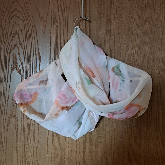 Lavello pink floral infinity scarf - Picture 7 of 9